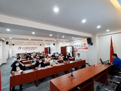 縣產(chǎn)業(yè)發(fā)展服務(wù)中心推動(dòng)黨史學(xué)習(xí)教育深入企業(yè)，助力服務(wù)升級(jí)